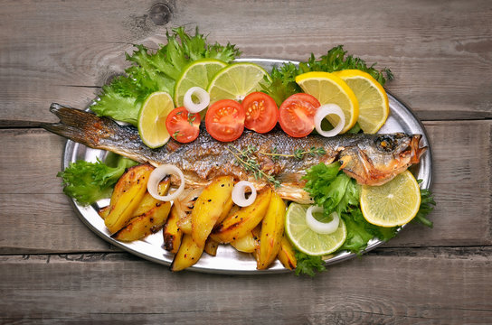 Baked fish with fresh vegetables and fried potato