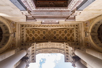 Obraz premium Ornate entrance of the Catholic cathedral in Budapest
