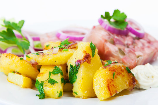 Bratkartoffeln und S&uuml;lze