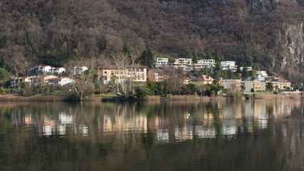 Fototapeta na wymiar lago di Lugano