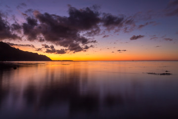 Fototapeta na wymiar Coucher de soleil sur le lagon de Moorea