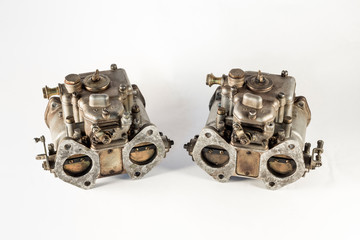 the carburetor with its valves of the combustion engine