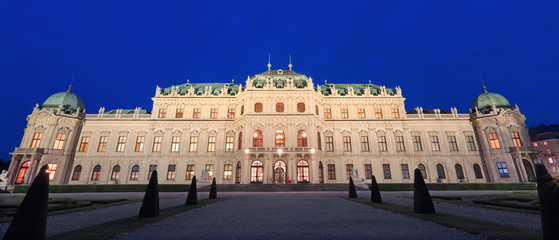 Fototapeta na wymiar Vienna - Belvedere palace at dusk