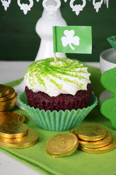 Happy St Patricks Day green theme cupcakes 