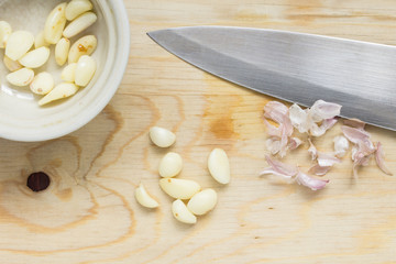 Peel garlic