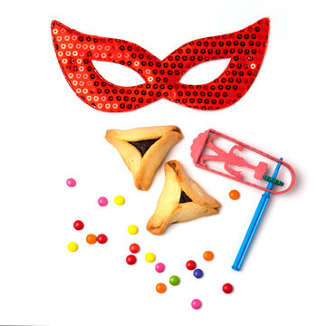 Hamantaschen cookies, grogger and carnival mask