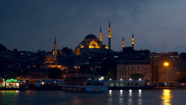The Suleymaniye Mosque in the late evening, panning time-lapse.