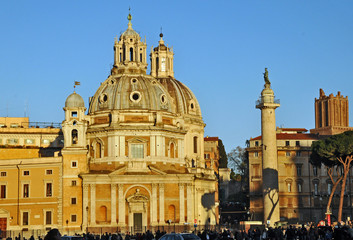 Fototapeta na wymiar Tramonto romano - Colonna Traiana e Santa Maria di Loreto
