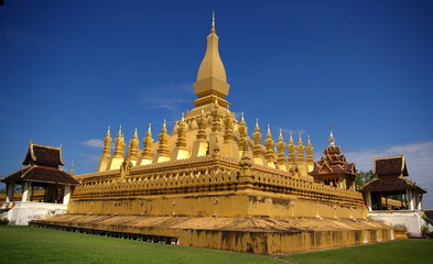 Fototapeta na wymiar Wat Pra Tat Luang, Laos