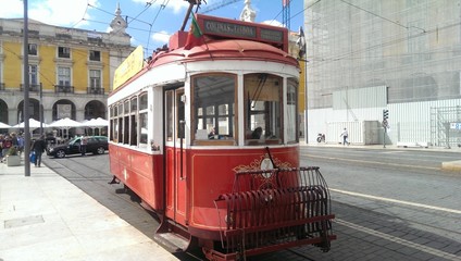 Naklejka na ściany i meble Lissabon Strassenbahn