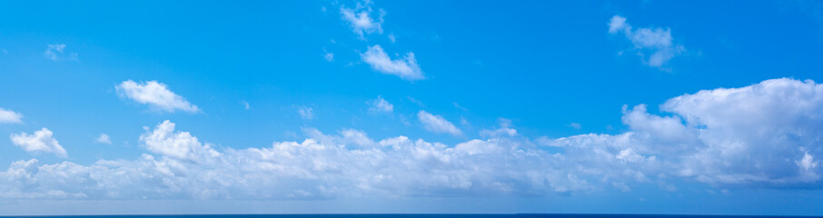 Fototapeta premium błękitne niebo nad Oceanem Indyjskim