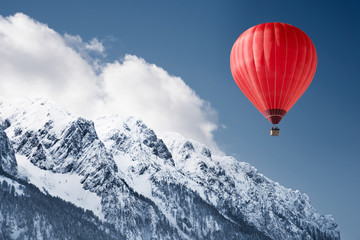 Ballon over winterlandschap