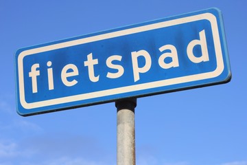 Obraz premium niederländisches Verkehrszeichen: nicht benutzungspflichtiger Radweg