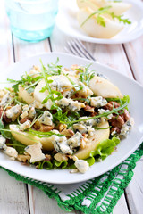 Pear, blue cheese and nut salad