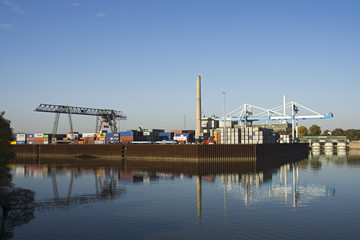 Containerhafen im Düsseldorfer Handelshafen