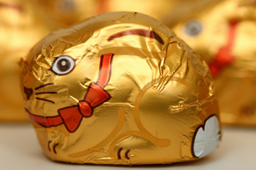 Großer Schokoladenosterhase, mit Schleife, gold