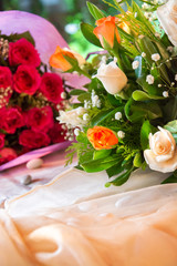 Bouquet da sposa su tavolo