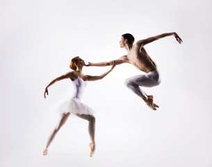 Couple of sporty ballet dancers in a classic performance - obrazy, fototapety, plakaty