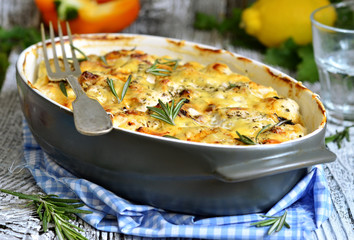 Chicken fillet baked in sour cream sauce.