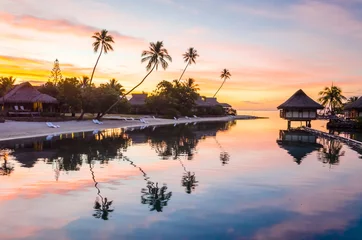 Fototapeten Tropischer Sonnenuntergang in Moorea, Französisch-Polynesien © marcorubino