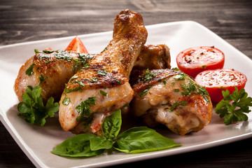Grilled chicken legs and vegetables 