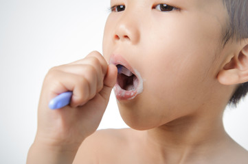 Obraz premium Boy brush his tooth