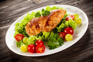 Roast chicken fillet and vegetables