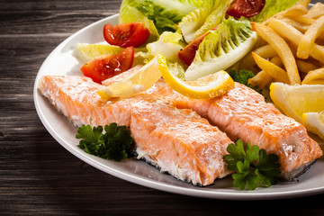 Fried salmon and vegetables