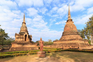 Fototapeta premium Walking Buddha statueWat Sa Si, Shukhothai Historical Park, Thai