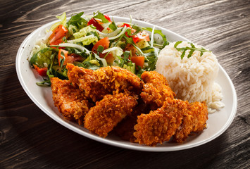 Grilled chicken nuggets and vegetables