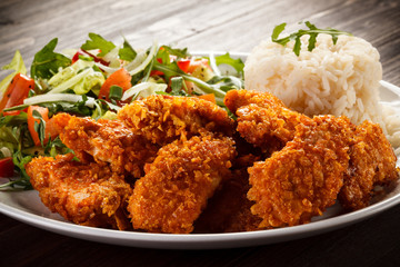 Grilled chicken nuggets and vegetables
