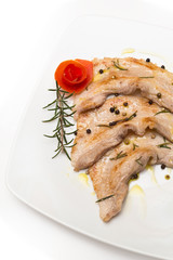 Piatto di pancetta cotta e condita