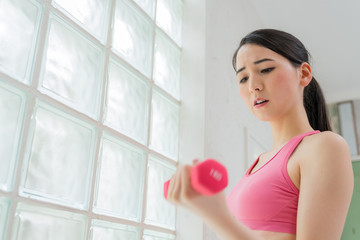 スポーツをする女性