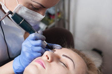 permanent make up on eyebrows