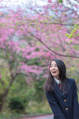 桜 女子学生とコピースペース