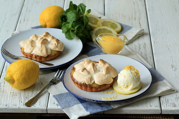 Тарт с лимонным курдом и меренгой