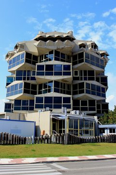 edificio multiventanas
