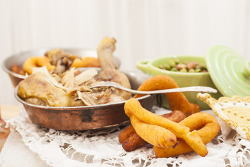 Roast chicken with potatoes chifeletti.