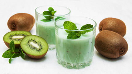 kiwi smoothie in glass