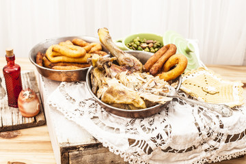 Roast chicken with potatoes chifeletti.