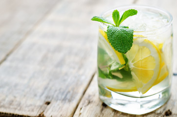 lemonade with mint
