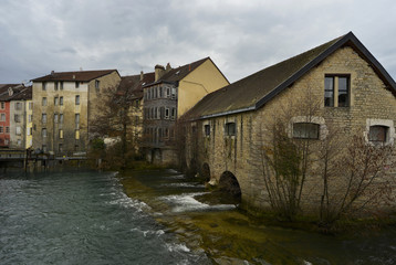 Fototapeta na wymiar Arbois (39600) village sur l'eau, département du Jura en en région Bourgogne-Franche-Comté, France
