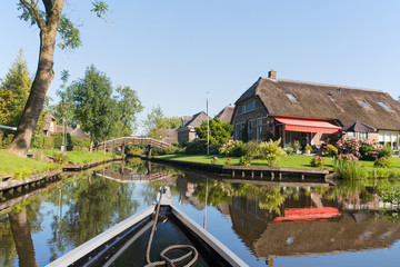 Fototapeta na wymiar With boat in Dutch village