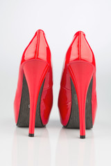 Zwei rote Highheels