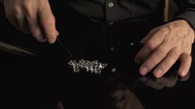 Appraiser gemstones appraises diamonds and crystals