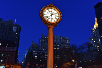 Fototapeta na wymiar Flatiron Building and Fifth Avenue Clock