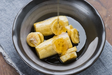 Banana slices with honey