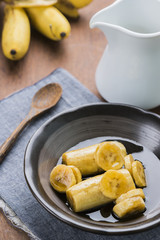 Banana slices with honey