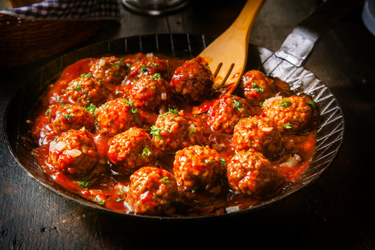 Delicious meatballs in a spicy tomato sauce