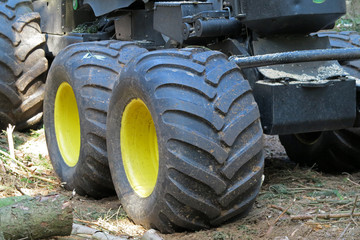 Fototapeta na wymiar Reifen eines Harvesters